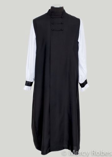3-Stripe Front Hidden Button Chimere (Black)