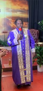 MENS CLERGY ROBE STYLE EXD185 EXCLUSIVE (ROMAN PURPLE/PURPLE-GOLD LT) WITH CHIMERE